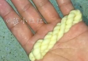 醒发|不加一粒糖的香酥小麻花，又香又酥又脆，配方简单，你来就能学会