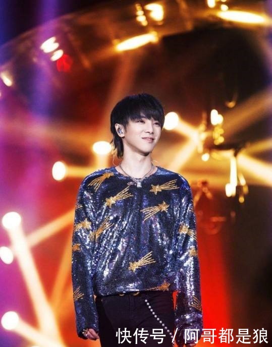  时代|《歌手》58岁腾格尔第二名输给28岁华晨宇，李健17字评价