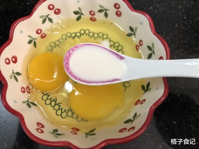 孩子|鸡蛋孩子最爱这样吃,简单炒一炒,味道香营养高,上桌吃不停嘴