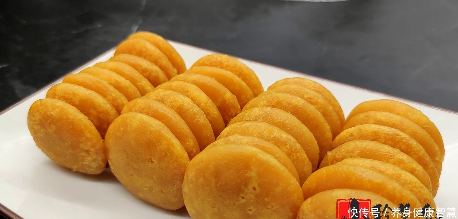 无水|南瓜饼又出新做法了,无水无油,软糯香甜又劲道,全家人都爱吃