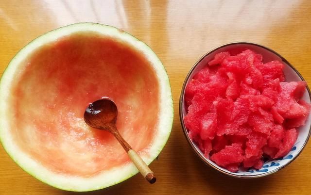  西瓜汁|西瓜买回来别直接吃，换个小花样，口味升级，清凉软嫩好消暑