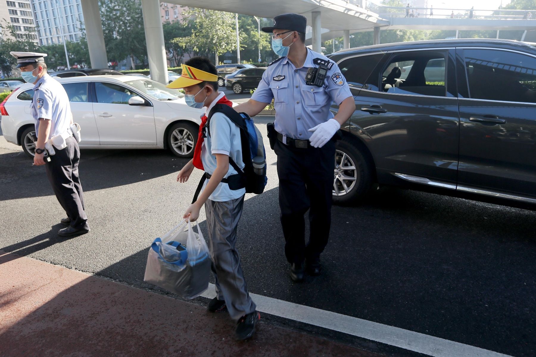  实验小学|薪火传承 赓续前行——开学首日“宝来”身影照亮学途