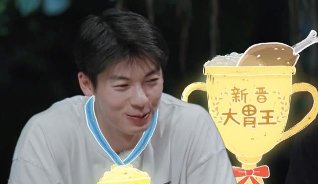  何炅|明星搞笑出圈：周震南2g网何洛洛坐塌蛋糕，他的饭量惊呆何炅