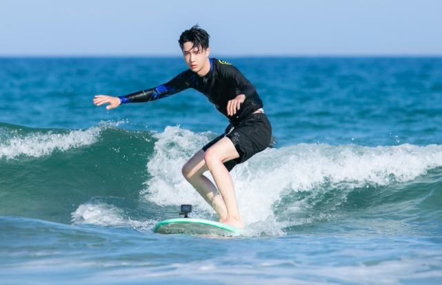  冲浪|又一综艺未播先火！吴宣仪、李汶翰加盟，仅路透就不输《夏日冲浪》