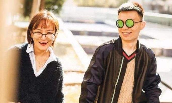  程璐思|脱口秀演员程璐思文官宣离婚，是程璐软饭吃过头？还是思文膨胀了