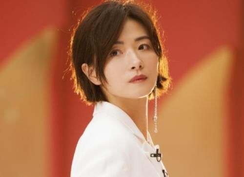 节目|《乘风破浪》冲浪榜更新,第一名已经被淘汰,吴昕万茜名次厉害了