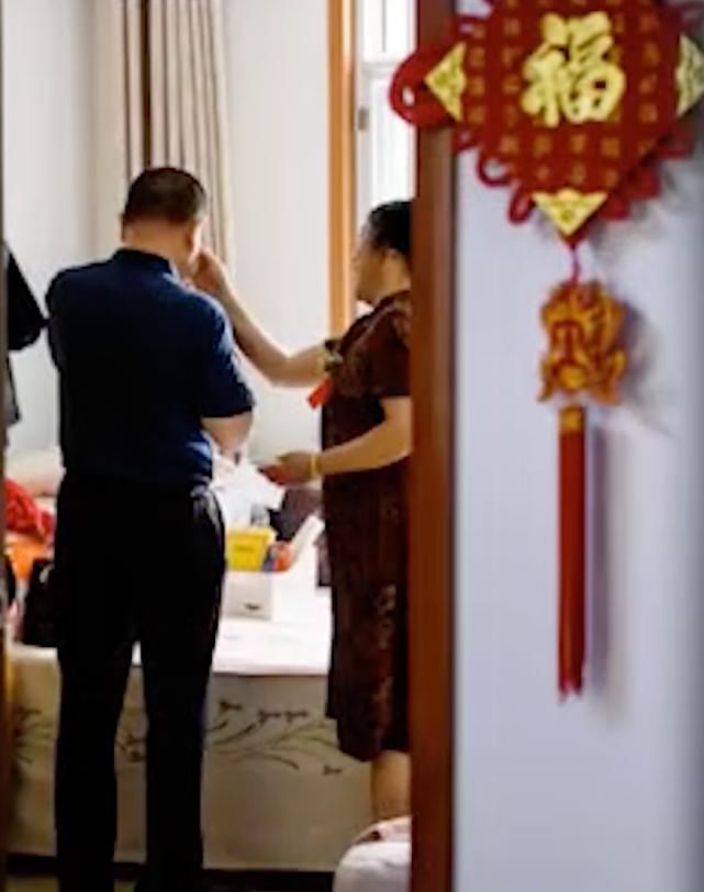 娘家人|新娘刚被接走，娘家人真实一幕……