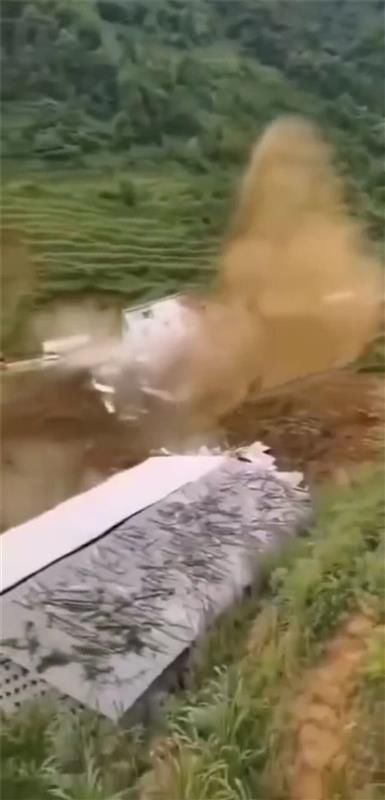  今日|云南昭通一地山体崩塌，被埋的一对父子今日上午找到时已遇难