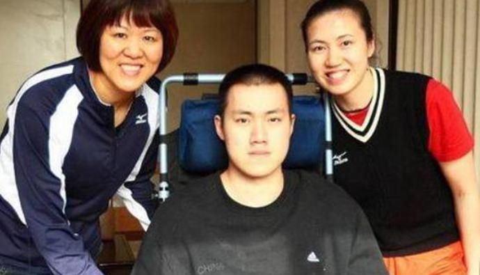 中国男排|两人都是排球国手!男方在比赛中头部受伤,离婚后却被球迷理解