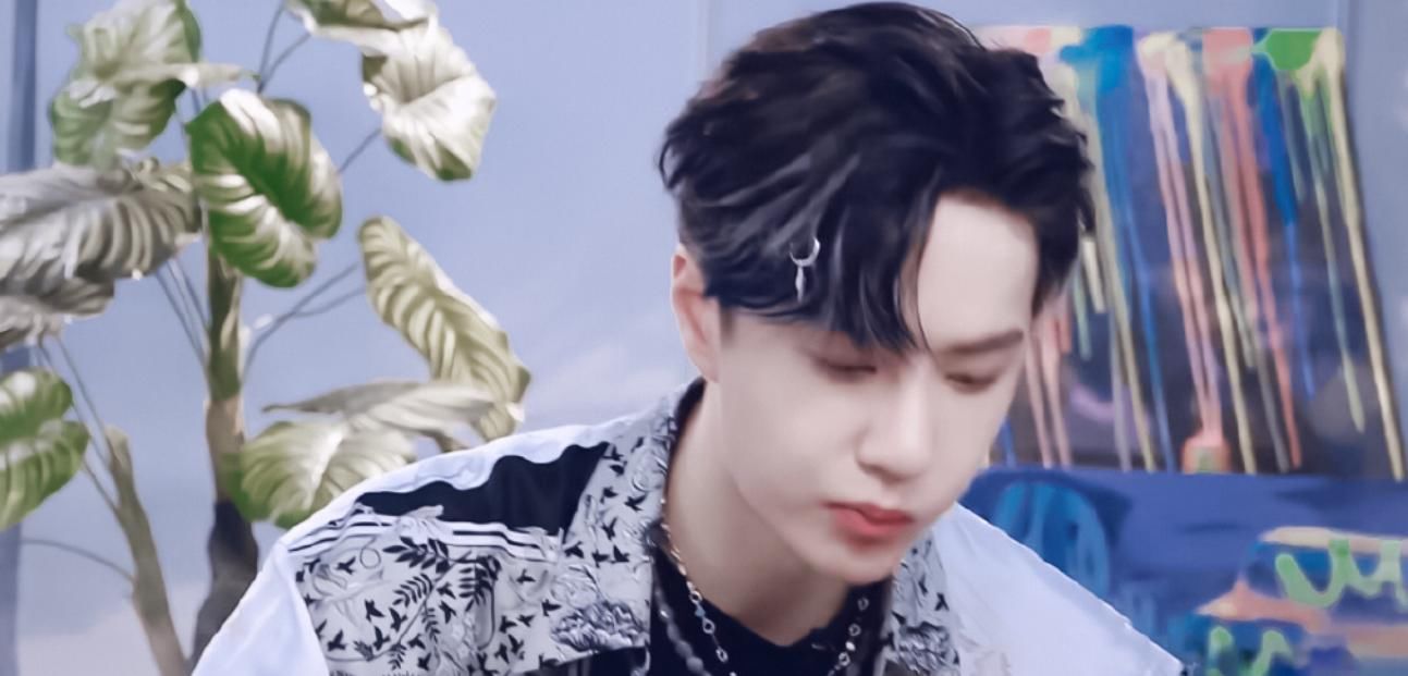  王一博|街舞：王一博一人吃辣锅，却遭陷阱问题，“你整我”的表情太好笑