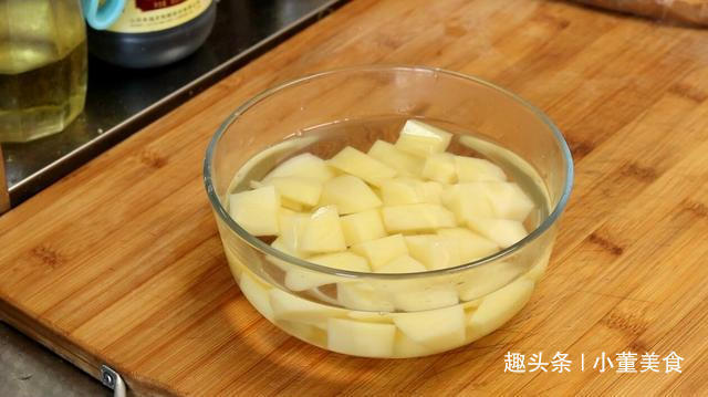 做法|土豆别炒着吃了，教你一个新做法，我家一周吃5次，比吃肉还过瘾