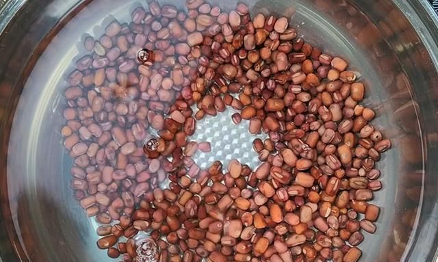 简单|红豆糯米糕的简单做法,软糯香甜,营养好吃,老少皆宜的家中美食