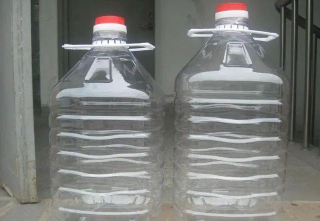  干净|大油桶直接扔了真浪费，加两样东西清洁干净！