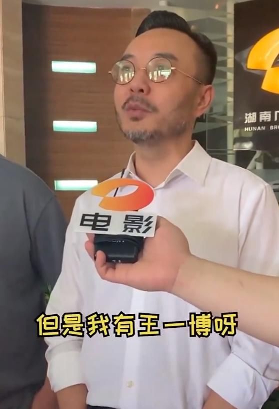  节目|王一博首提摩托比赛眼神落寞，注意汪涵的表现，感情真假一目了然