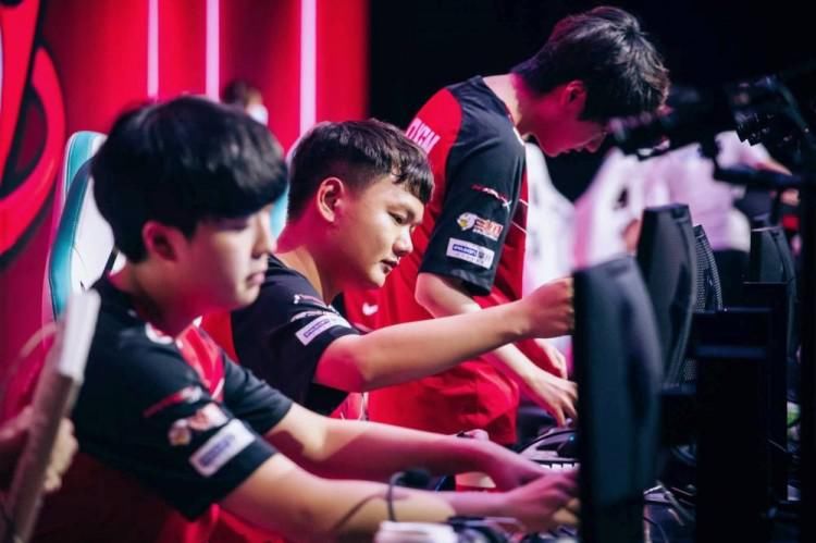  讲话|JDG昨日赛场返图：Yagao讲话时绝不可能是jpg模式