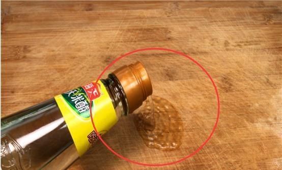 方法|才发现，白醋倒在手心真的很实用，这个方法花钱也买不来，收藏了