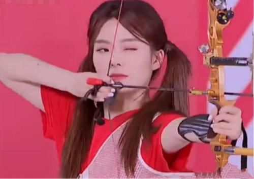  门面|超新星运动会镜头怼脸拍，张艺凡略显业余，刘些宁不愧是门面