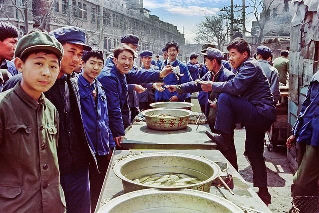  小伙子|80年代的“撞老人案”：小伙子碰倒老人致死，家属只要赔偿150元