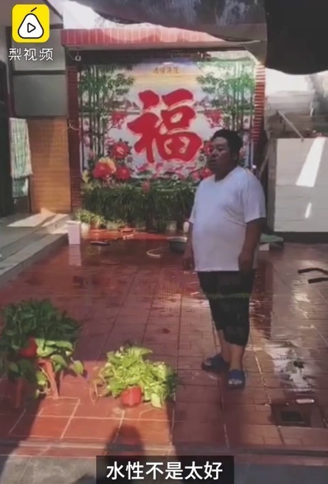  落水|5岁妹妹落水8岁姐姐跳水救，上演惊魂2分钟