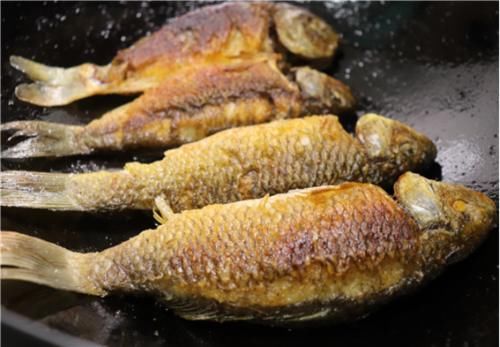 豆腐|无论煎鱼还是煎豆腐,万不可直接下锅,多加这一步,不破皮不粘锅