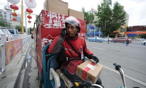 好心|快递员好心帮老人将冰箱扛上7楼，回头却收到投诉，小哥一个举动老人懵了