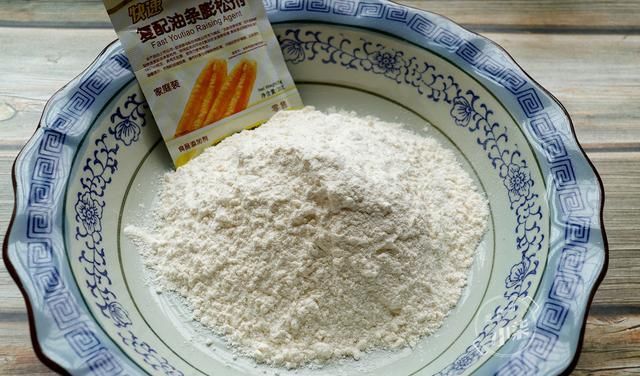 面粉|面粉别炸油条了,试试这样做,柔软香酥,保证吃一次就念念不忘