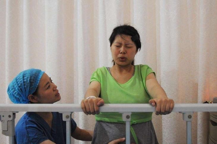 结婚|那些结婚不要彩礼的姑娘后来怎么样了？公婆后悔莫及，心里太苦了