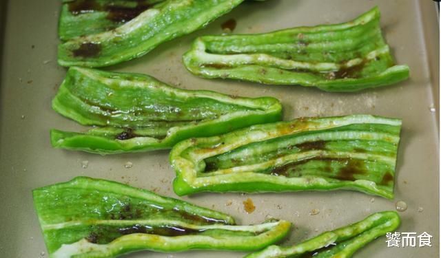 喜欢吃|青椒的独特做法，不用炒，不用煮，还不凉拌，简单好吃