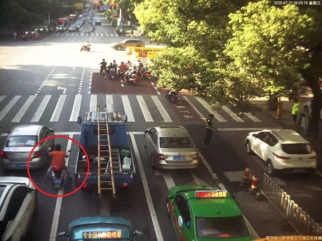  八一路交叉口|摩托车、电动车不按道行驶大曝光！丨创建曝光台