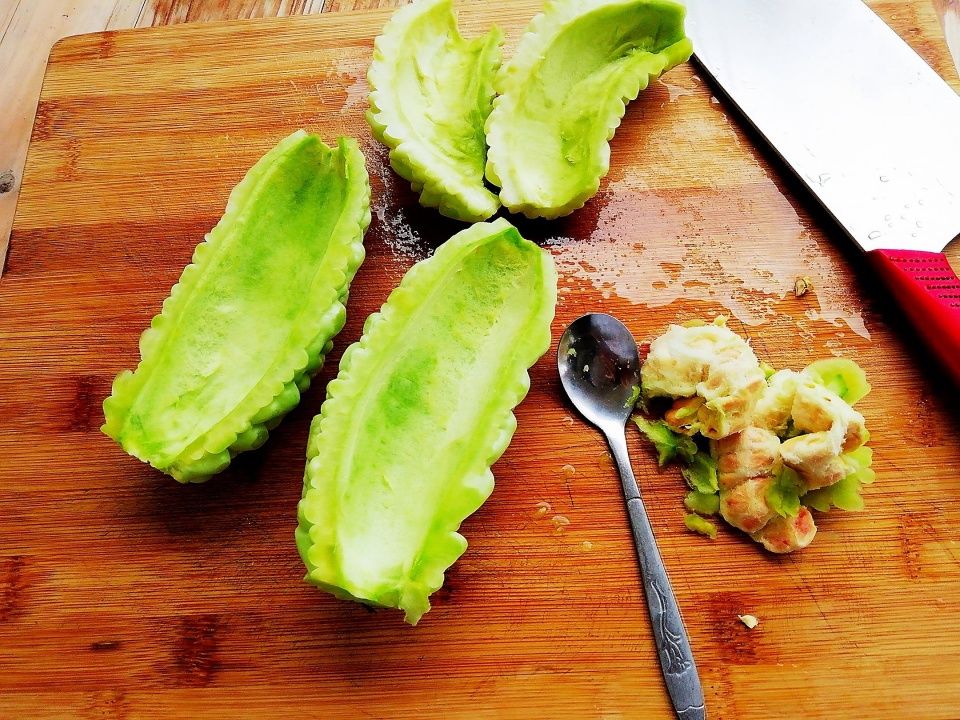  过瘾|这样吃苦瓜最过瘾，不用焯水，只要加点它，一盘都不够吃！