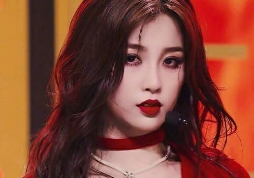 阻止不了|金子涵是Lisa组C位,却被虞书欣抢风头,镜头少也阻止不了发光