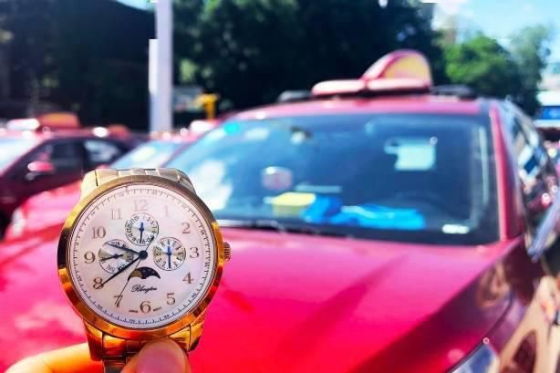  报全媒体|急寻失主！万元手表遗落在出租车