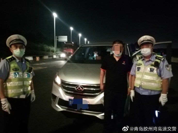  本地|#一线微观##曝光本地案例# 营运车司机酒后侥幸开车上高速被拘留7月4日晚20时50分，胶州湾大队