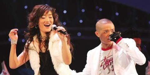  凤凰|星光大道冠军，实力不输凤凰传奇，李咏帮求婚，安与骑兵现状有些惨