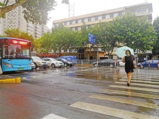 行人|西安首创“车让人”停车线后移5米