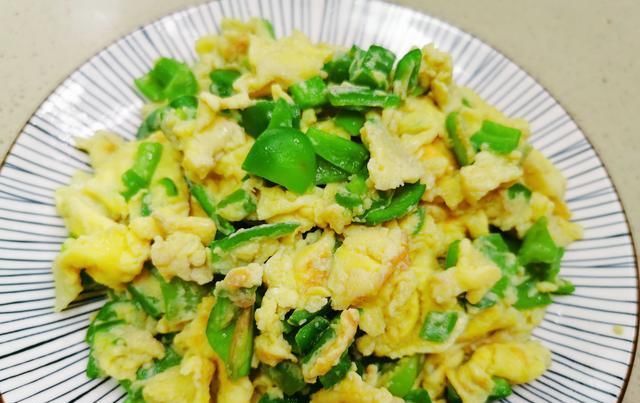  做法|这才是青椒炒鸡蛋最好吃的做法，比大鱼大肉更香，一周可以吃5顿