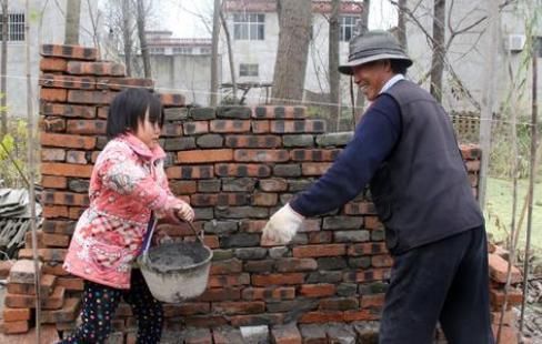 买不起|“车都买不起,凭啥生孩子?”孕妇挤公交被羞辱,谁懂孕妈的心酸