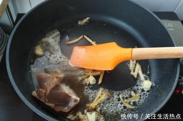 提前准备|过年常见的这道硬菜,提前准备好,吃的时候一热就行,越热越香!