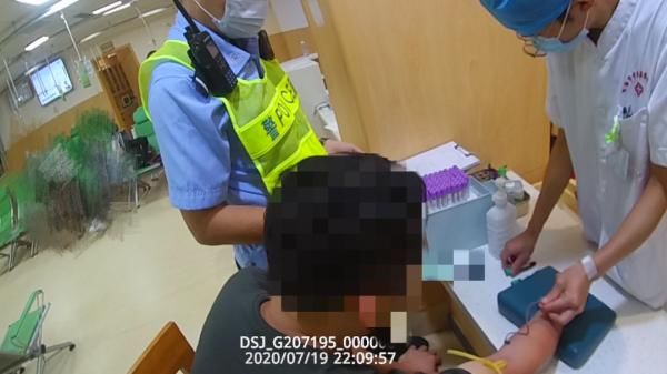 沈警官|外地一家四口来珠海旅游,回家途中父亲出事被抓!孩子哭闹不止!