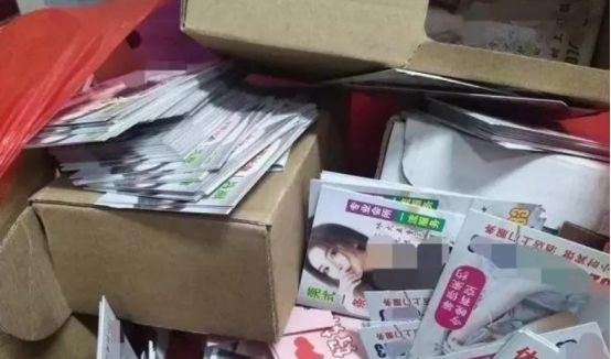  打电话|为什么酒店老是有人塞“小卡片”我们将计就计，打电话过去会怎样