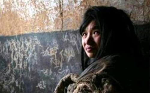 拐卖|16岁少女被拐后，被傻兄弟关窑洞17年，发现时已被折磨到精神失常