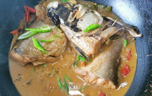  做出来|冷冻鱼直接加水泡就错了，厨师长教你多加这一步，跟活鱼一样鲜嫩