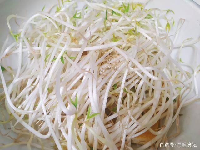  砂锅|《中餐厅4》：林大厨的“砂锅焖鱼”火了，赵丽颖也忍不住称赞