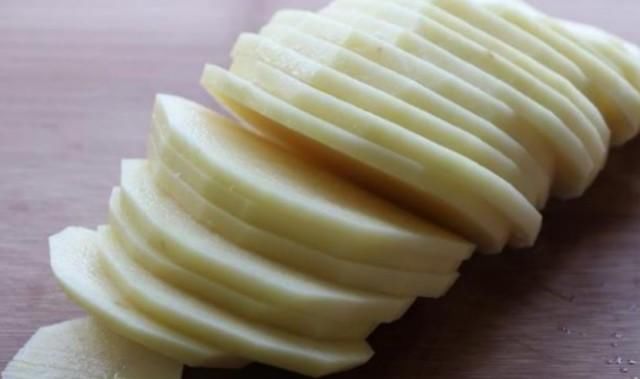  面粉|马铃薯也能做成面？没错哦，这样做出来的马铃薯小面很好吃