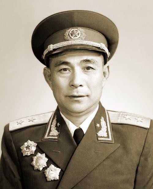 当年许世友找他比武,30多年后,许世友请他