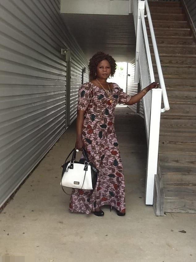  穆萨|目睹前男友另结新欢，澳洲女子开车把他撞死，在尸体旁悠闲踱步