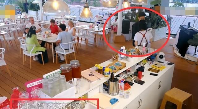  救场|赵丽颖英语不好让黄晓明点菜，李浩菲堪称教科书式救场