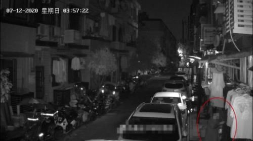 偷偷|警惕！有人正在偷偷靠近你……