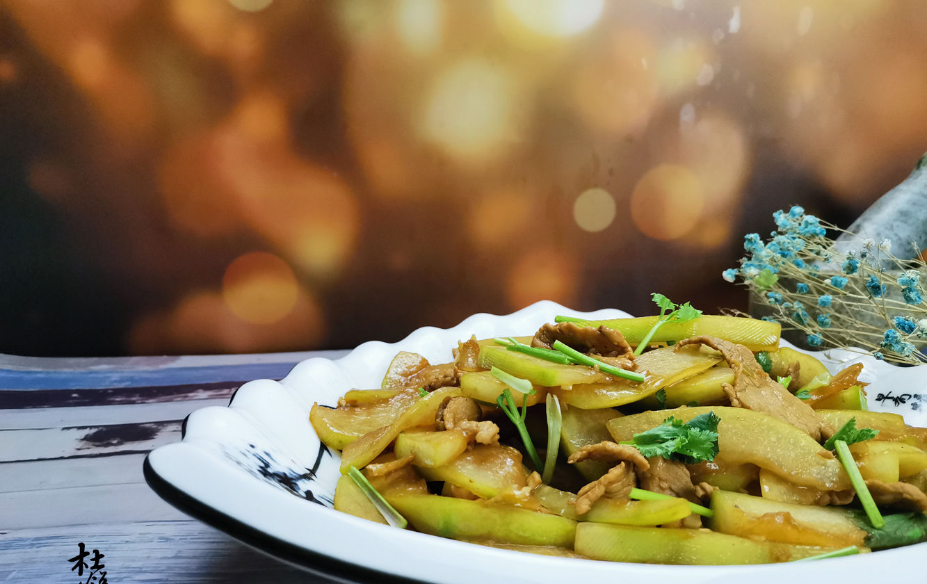  特别|这食材是真正“夏天第1食材”，与肉简单一炒，5分钟美味呈现