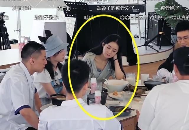  餐厅|赵丽颖把喝剩的汤倒进盘里，李浩菲满脸嫌弃，黄晓明反应暴露情商